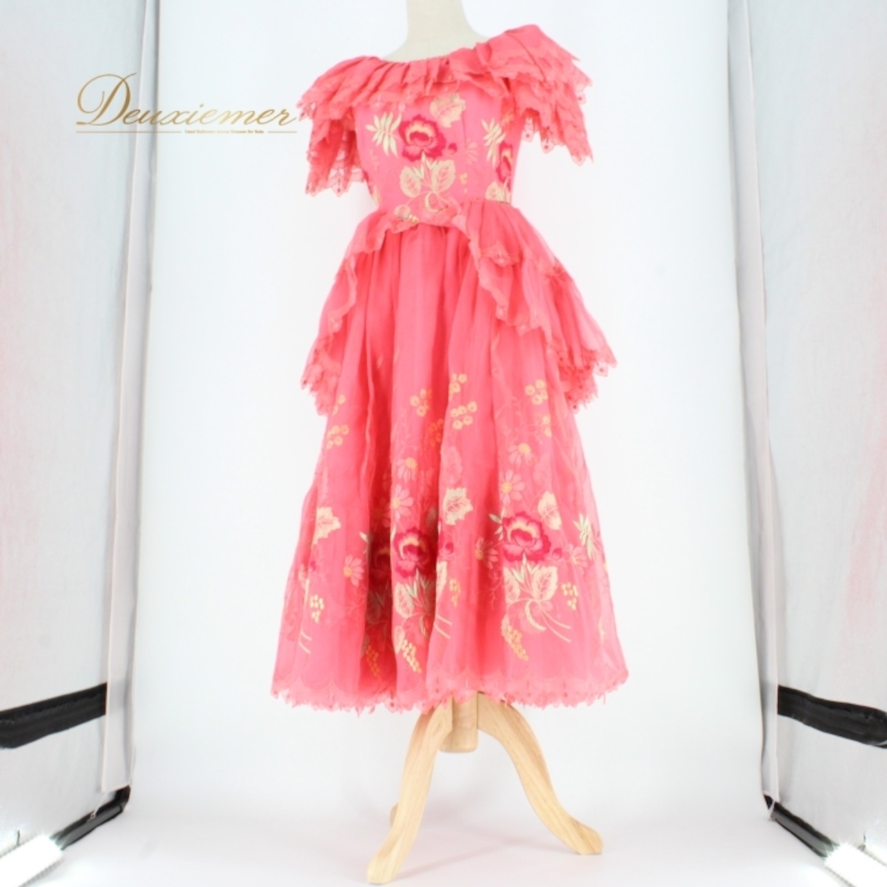 社交ダンス 衣装 スタンダード ステージ衣装 ドレス ワンピース パーティドレス TSUJITANI ピンク系 花柄 派手 レース フリル 刺繍 フェミニン 二重スカート ボリューム感 ダンス衣装 社交ダンスドレス ステージ衣装 パーティー衣装 おしゃれ レディース かわいい 人気 コスチューム 特別な日 発表会 花モチーフ エレガント ストレッチなし ファスナー付き ヘルシー ティーンズ おすすめ
