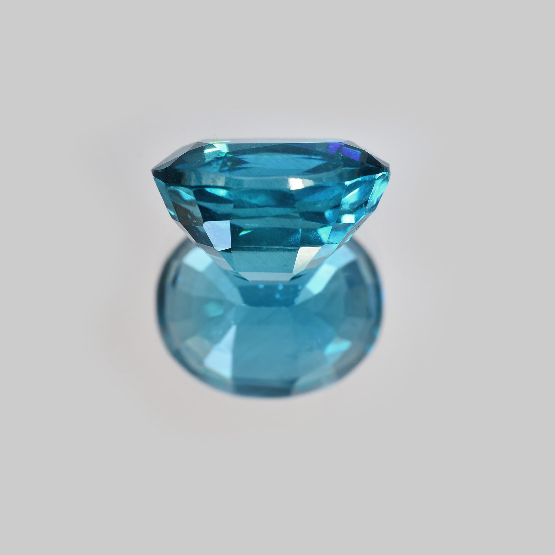 ソ付 アパタイト 4.525ct ルース オーバル ピーコックブルー ソ付 アパタイト 4.525ct ルース オーバル ピーコックブルー