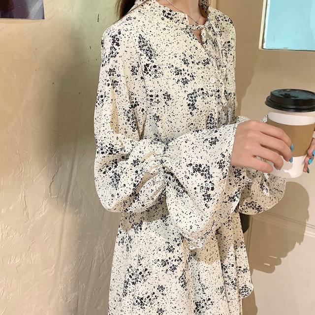 レトロ風 ワンピース 長袖 春 秋 きれいめ カジュアル かわいい フォーマル aライン ミッドウエストミディアム丈スカート シャツワンピース Aライン フレア ワンピドレス ロング ロング丈 7分丈 ミディアム丈 ミドル丈 ぽわん袖 ボリューム袖 キャンディスリーブ 萌袖 Uネック ラウンドネック フレア セミフレア リボン ウエストマーク 白 ホワイト ワンサイズ かわいい 大人可愛い きれいめ シンプル カジュアル 大人 上品 おしゃれ ナチュラル かっこいい レトロ 花柄 小花柄 フラワー 韓国