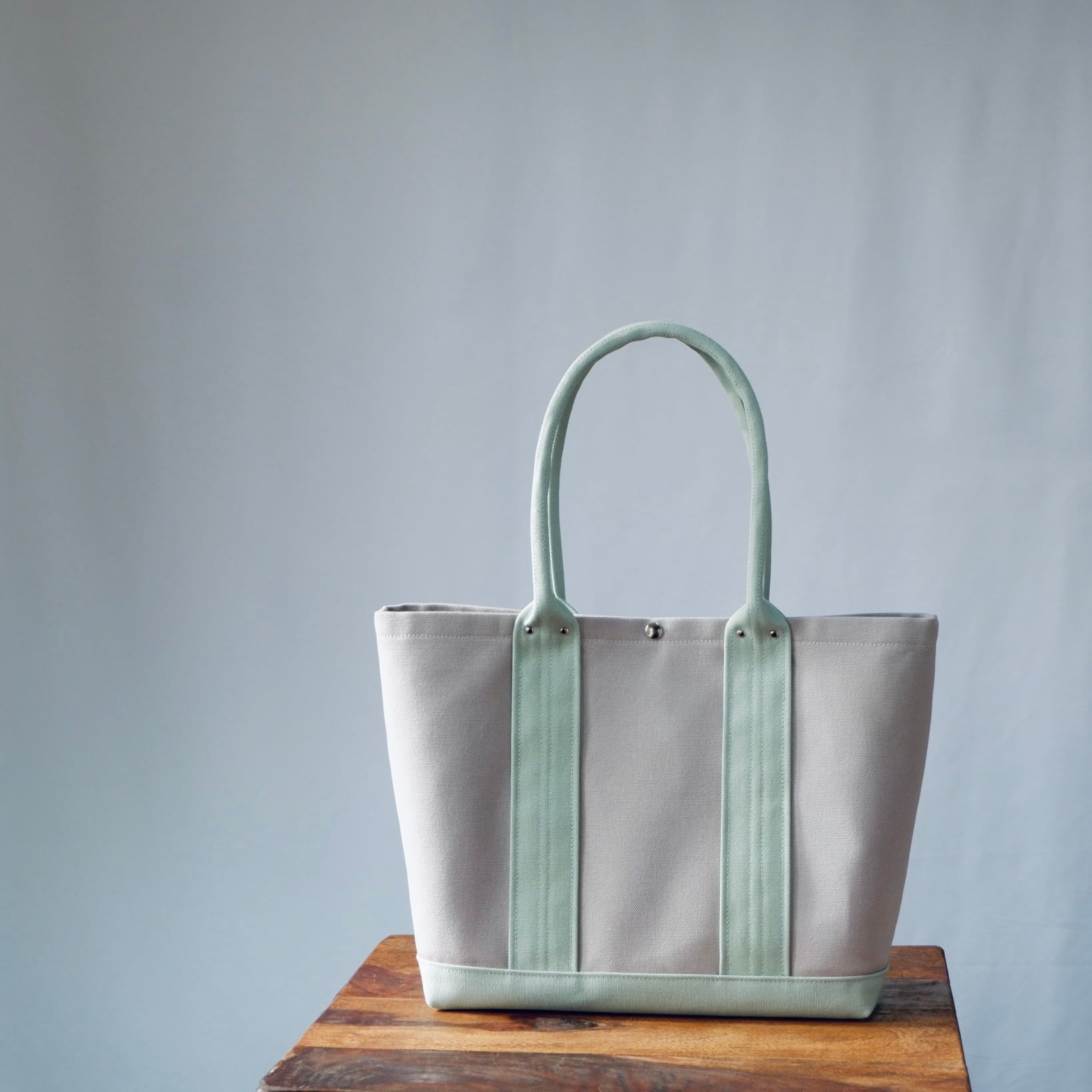 倉敷帆布のA4トート◇アイスグレー×ミントグリーン | myu.handwork