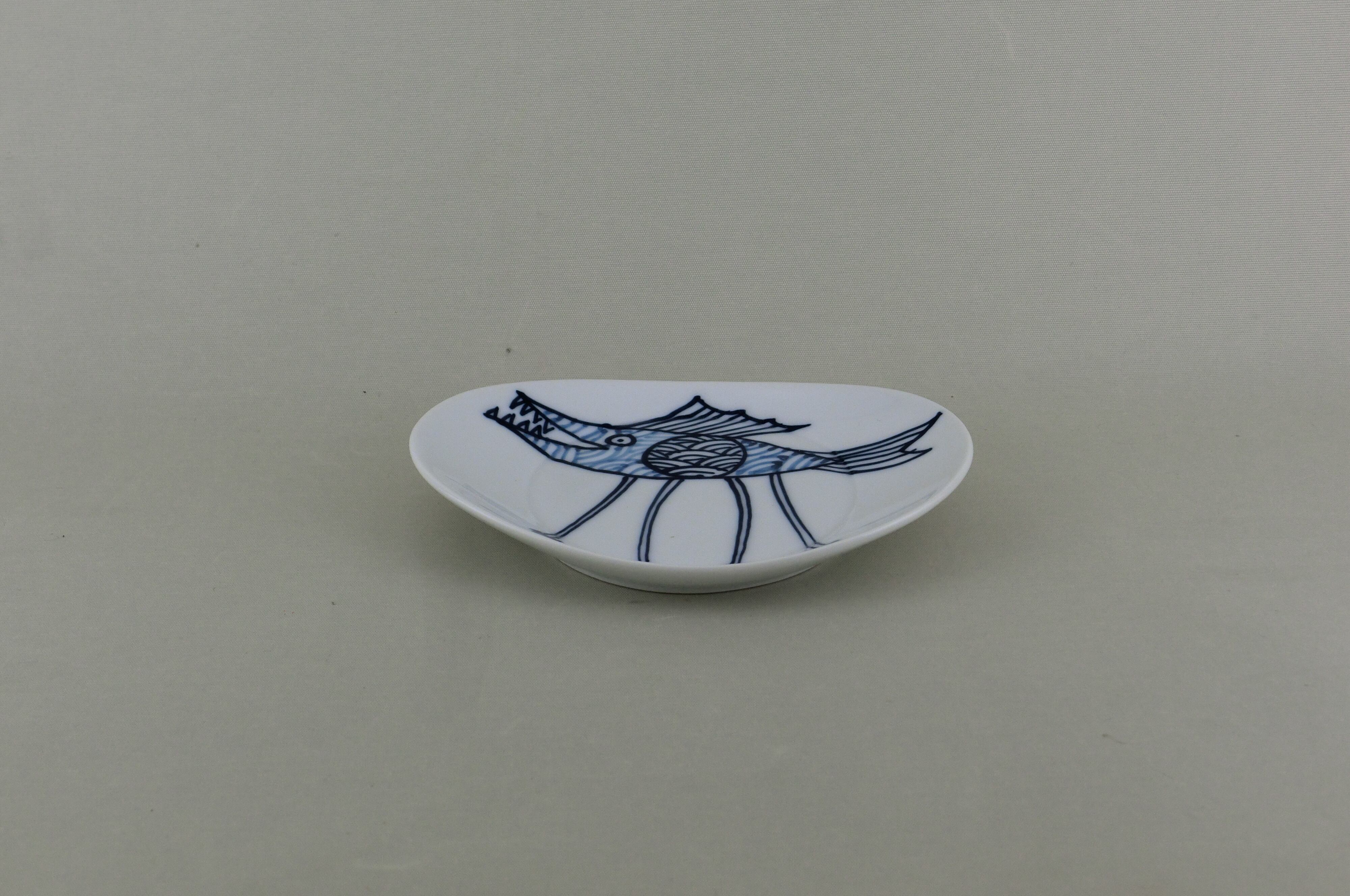 変魚シリーズ　小皿　足有り（青）
