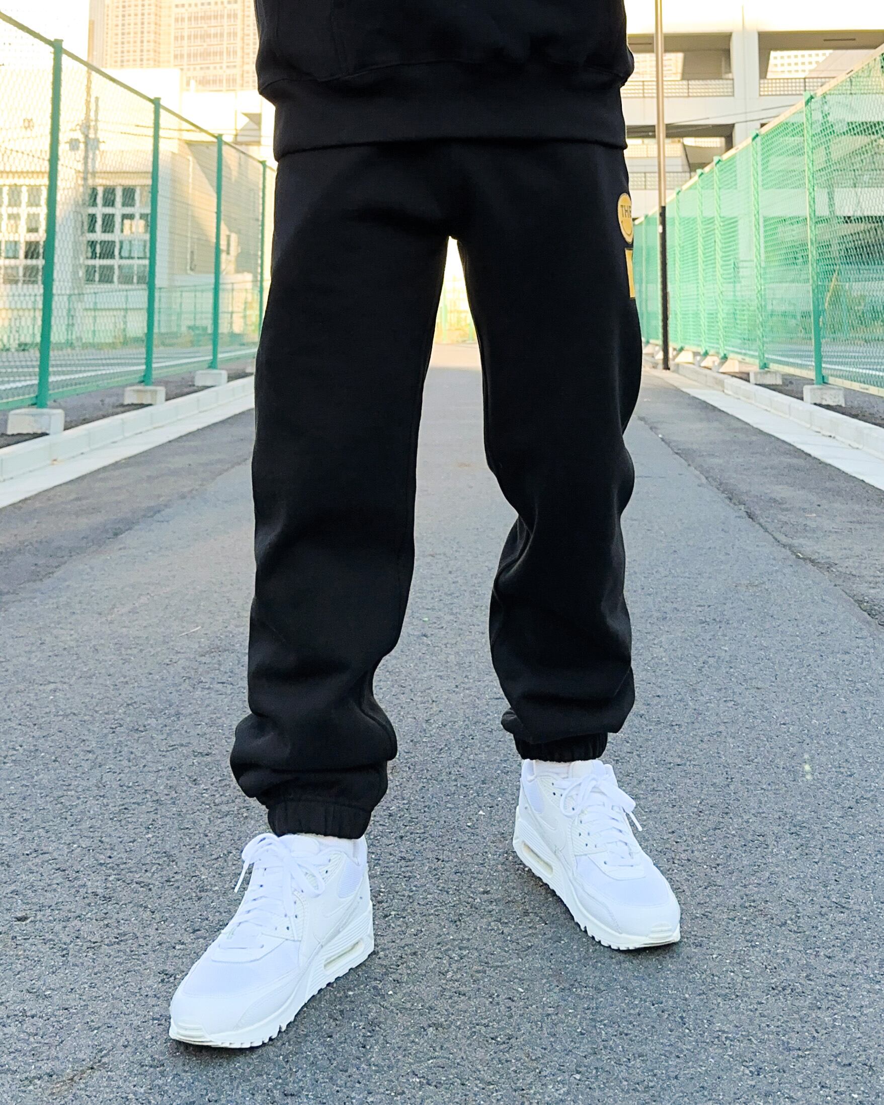 THEi SMILEY HEAVY WEIGHT SWEAT PANTS - BLACK | THEi Official