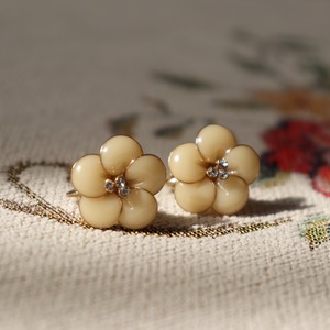 retro flower earring