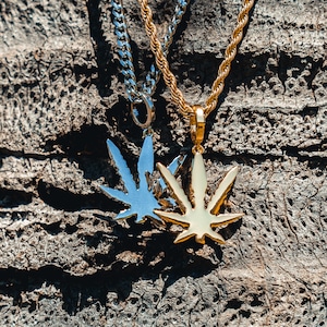 Glitter Weed Pendant 【GOLD / SILVER】