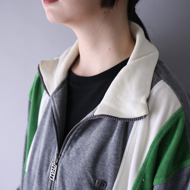 3-tone switching design over silhouette velours track jacket