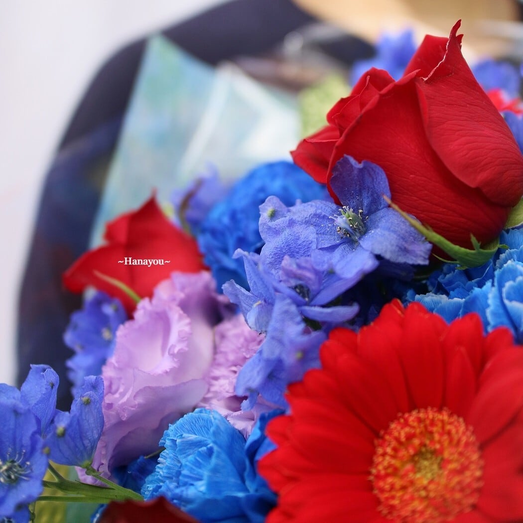 るか　赤　青　小花ブーケ 上品さ漂うブーケ「ネイビーレッド」(花束019) | 花you