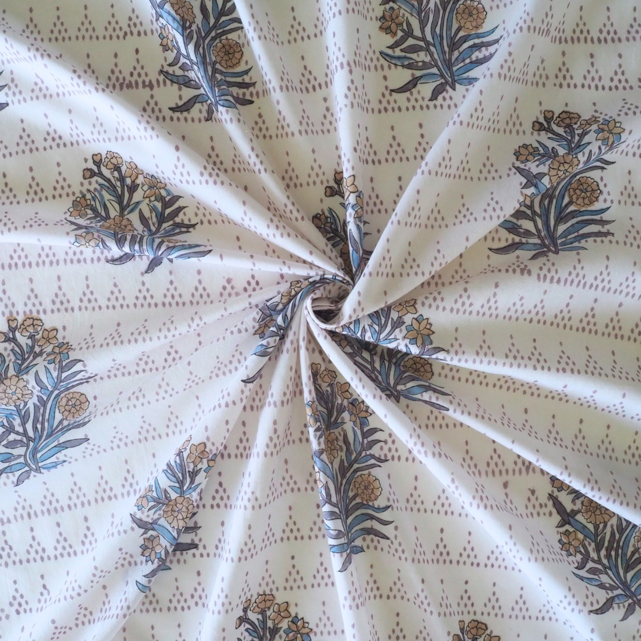 ブロックプリント生地【50cm単位】インド綿 花柄(大) 白×くすみパープル #41582-WT4