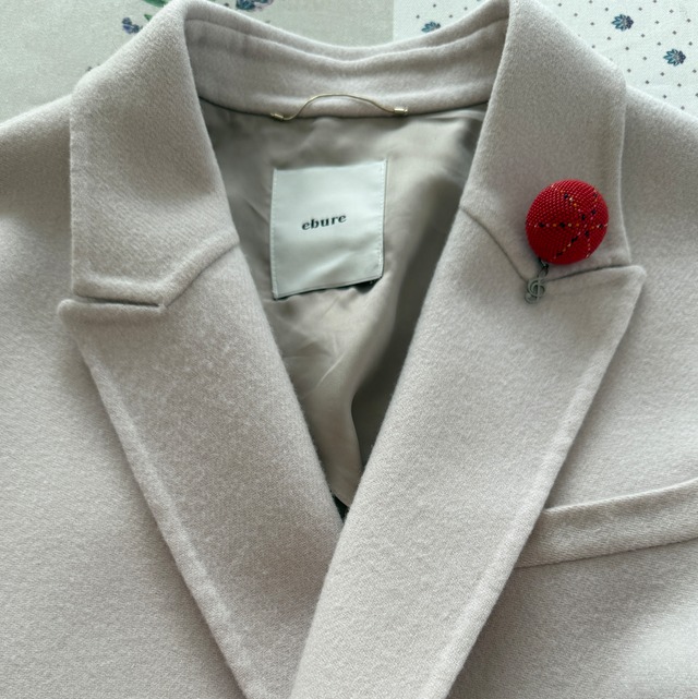 ラウンド型ブローチチャーム付きレッド