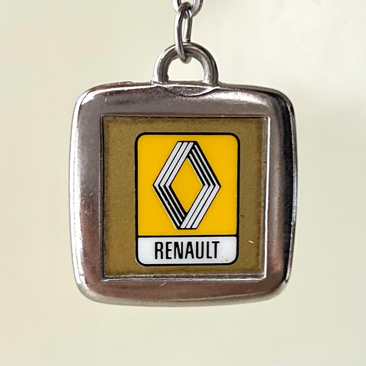 RENAULT ルノー 車 フレンチキーホルダー | ブルボン蚤の市 ｜ブルボン 