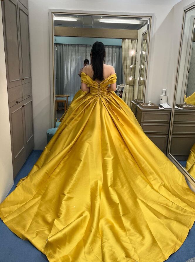 高品質！ウェディングドレス イエロー オフショルダー エレガント 抜群  
