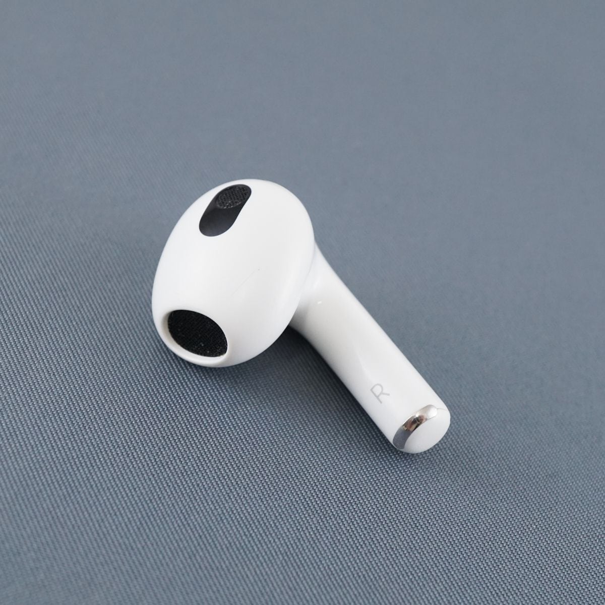 【美品】Apple AirPods Pro 第2世代 右耳 イヤホンのみ 楽天市場】【未使用】右耳のみ(タイプ-C) Apple AirPods Pro（第2世代