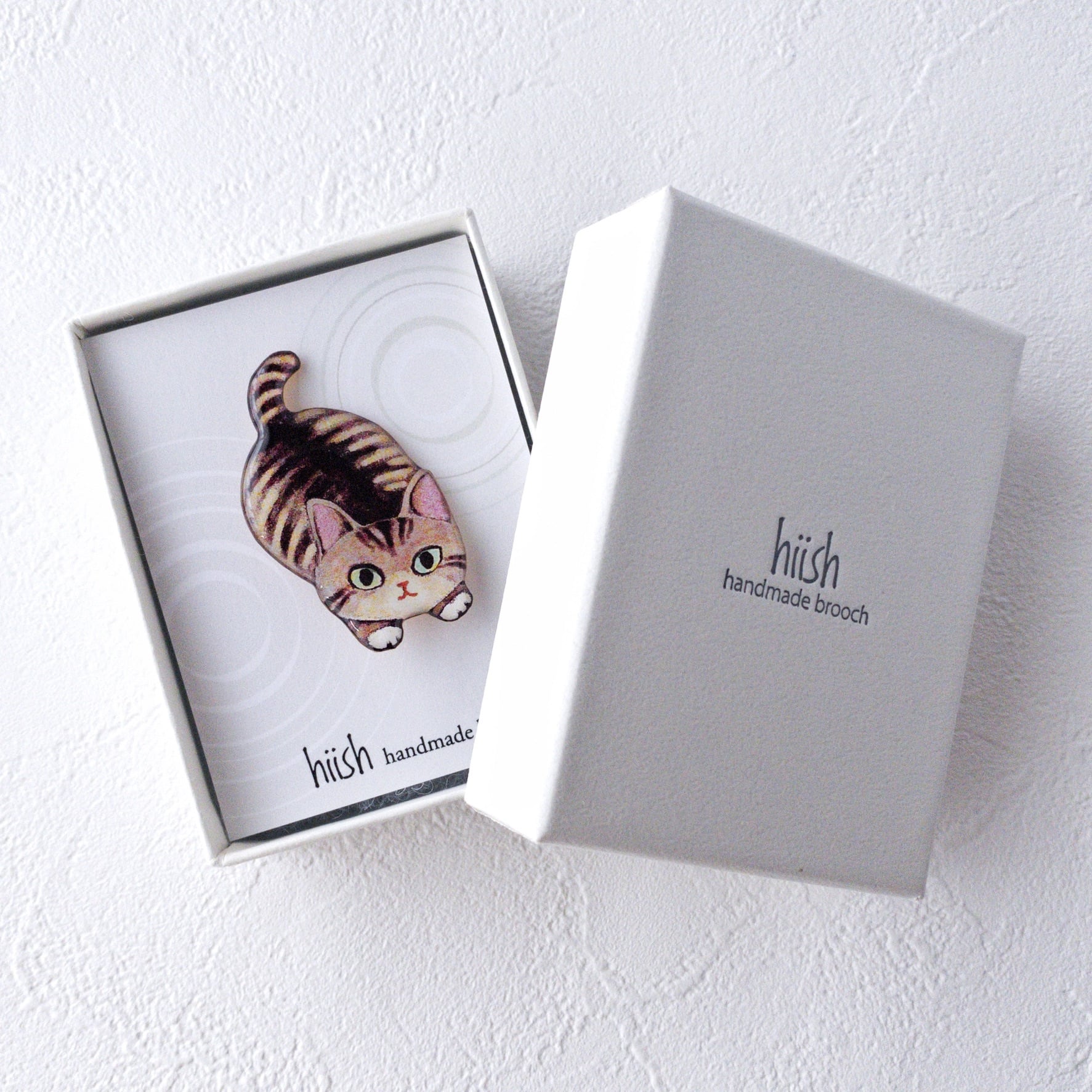 子猫のブローチ(茶トラ/サバトラ/ハチワレ茶/ハチワレ黒) | hiish