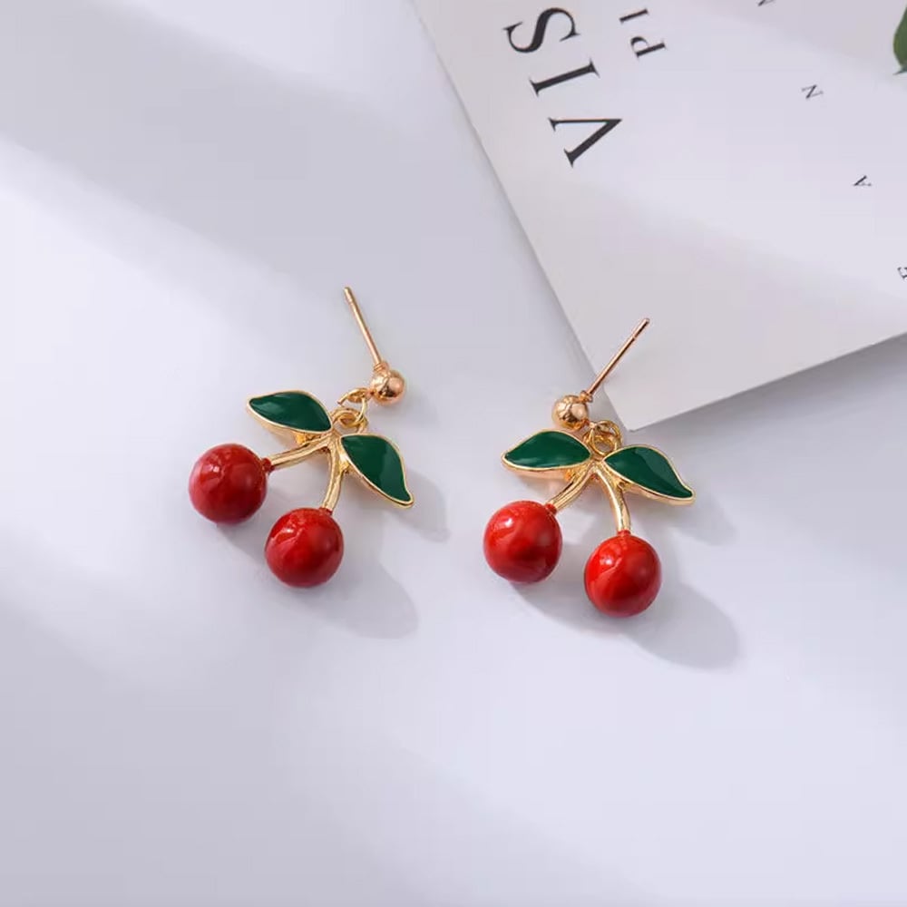 チェリーモチーフピアス