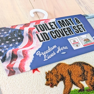 ✨️トイレもワクワクHAPPY✨️【 The State of California / カリフォルニア州旗 】TOILET MAT & LID COVER トイレマット&蓋カバー (マット裏面滑り止め加工 ) / アメリカンマット / ふかふかマット〚アメリカン雑貨 アメトイ〛