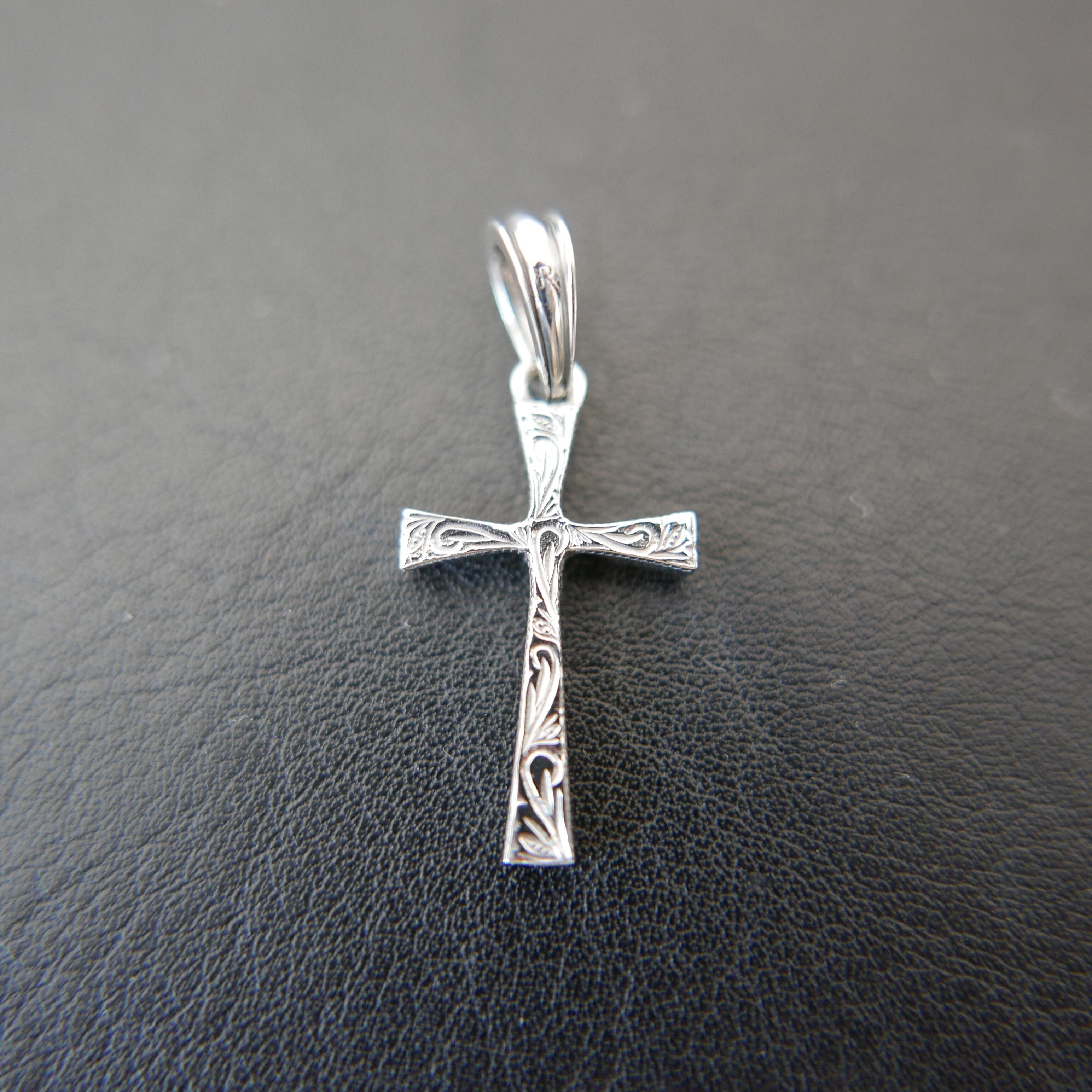 Antidote BUYERS CLUB Engraved Tiny Cross Pendant | integral