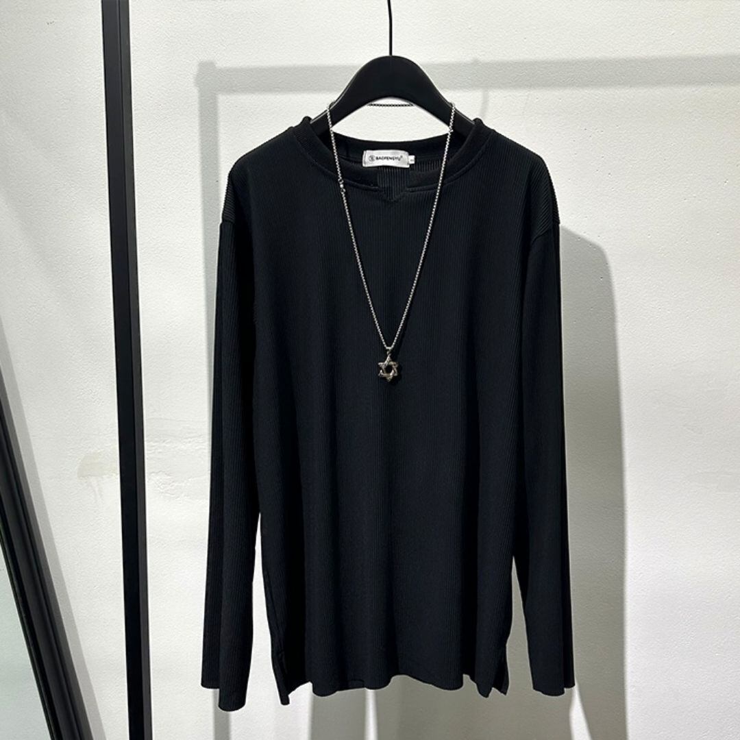 Loose-fitting, long-sleeved, quick-drying top