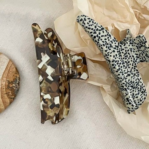 alligator hair clip
