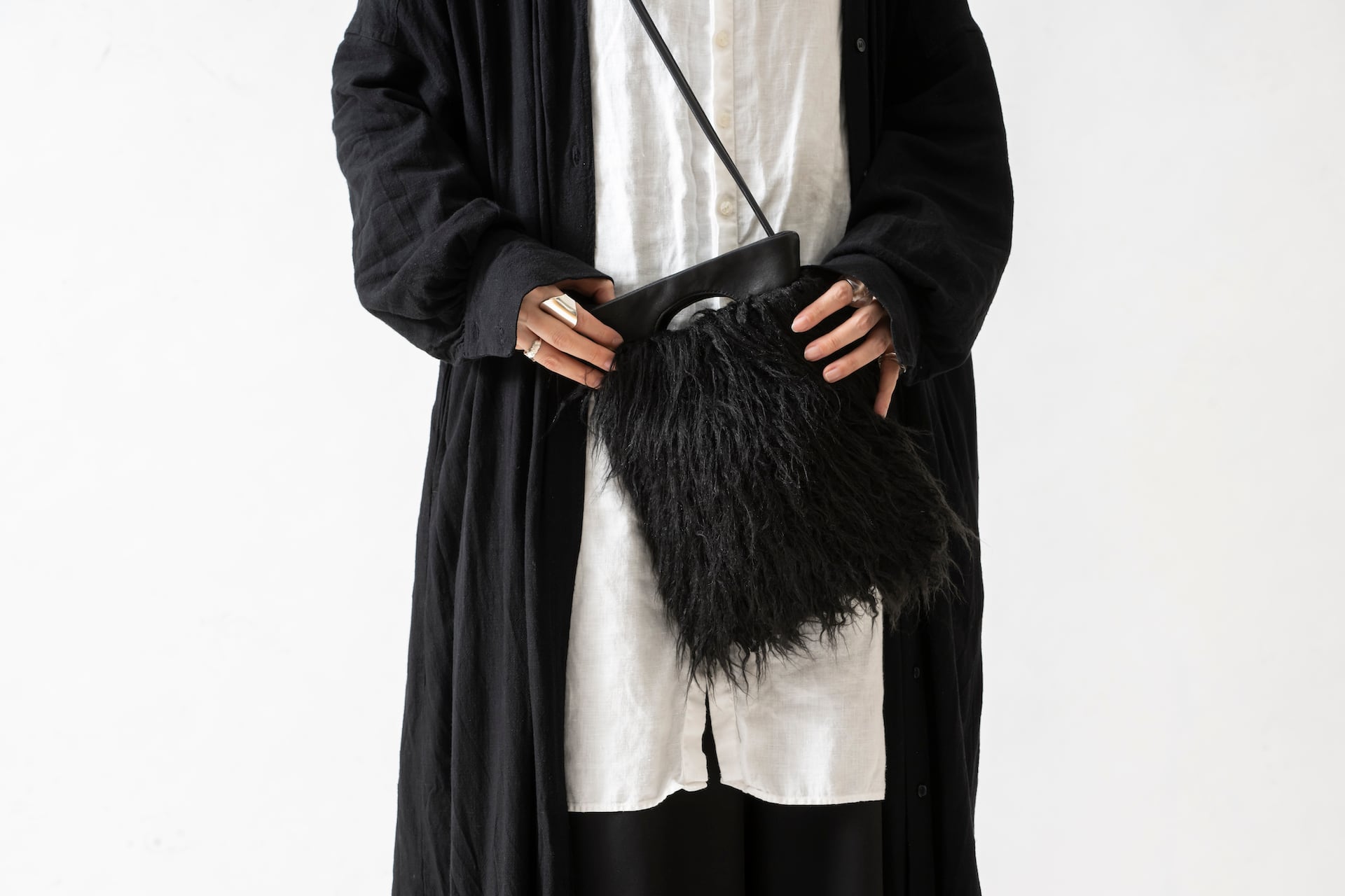 MOJA:縦長2way shoulder bag- M (BLACK)