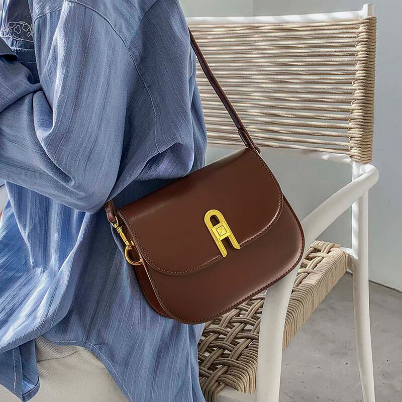 レッドシングル スクウェア メッセンジャーバッグ Tiancai_Wing_Bag72222592544