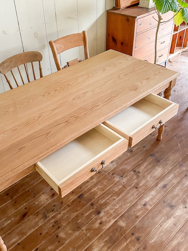 ホワイトオーク材ターンドレッグダイニングテーブル “極細スレンダー”(アンティーク調ろくろ足テーブル) W1400〜2400 4〜8人掛け 引き出し付きダイニングテーブル