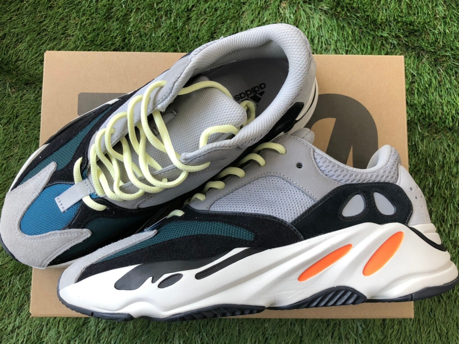 靴/シューズyeezy boost 700 wave runner 28cm