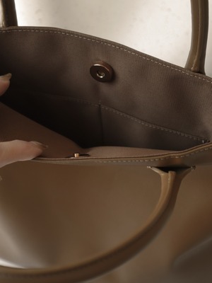 distorted tote