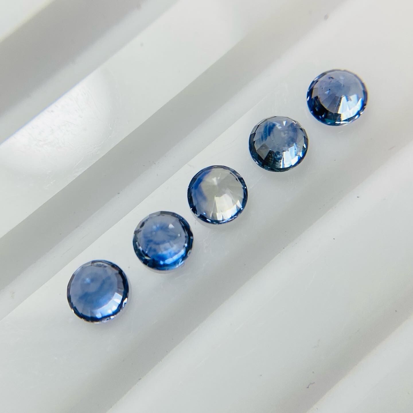 初売!アイスブルーサファイアラウンド2