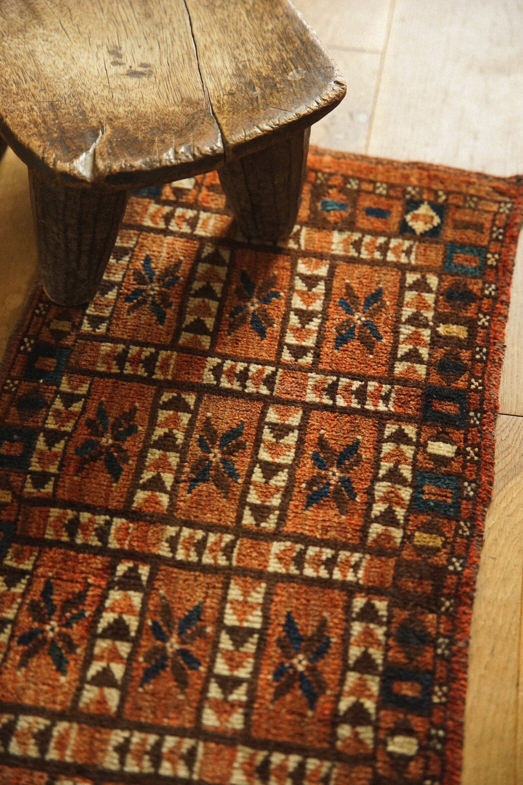 1023 -Vintage Turkmen rug