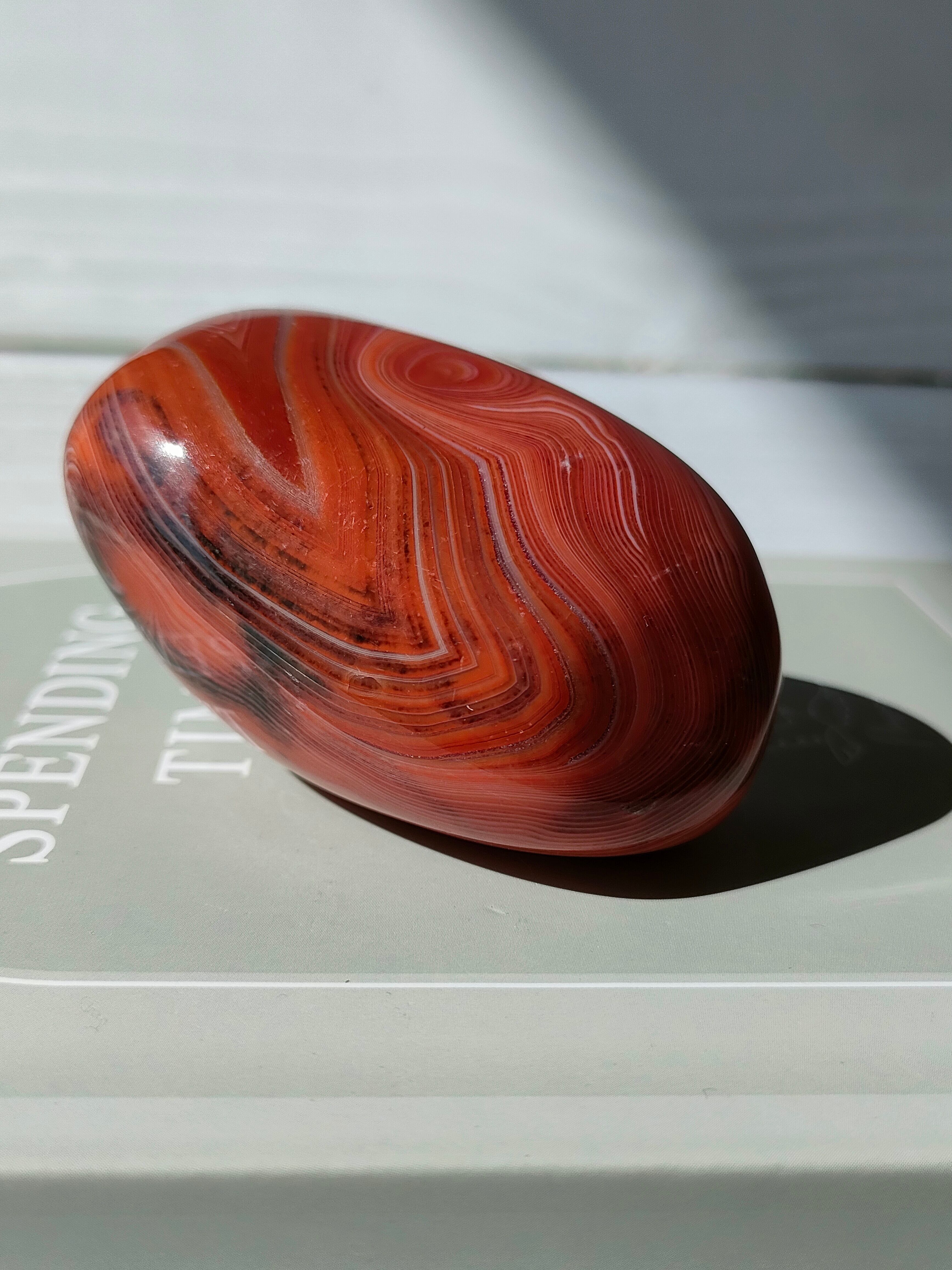 サードオニキス(赤縞瑪瑙)タンブル