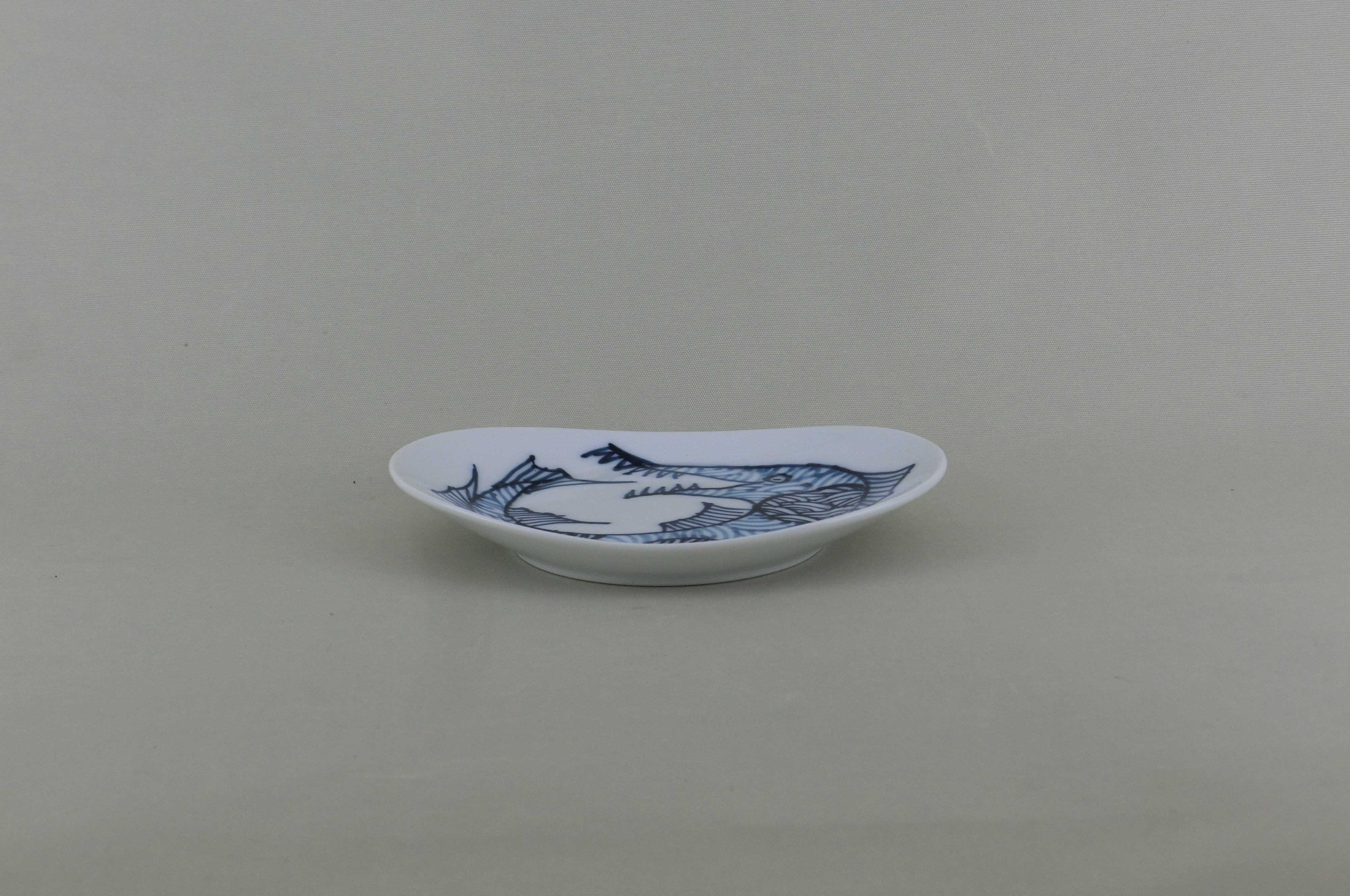 変魚シリーズ　小皿　（青）