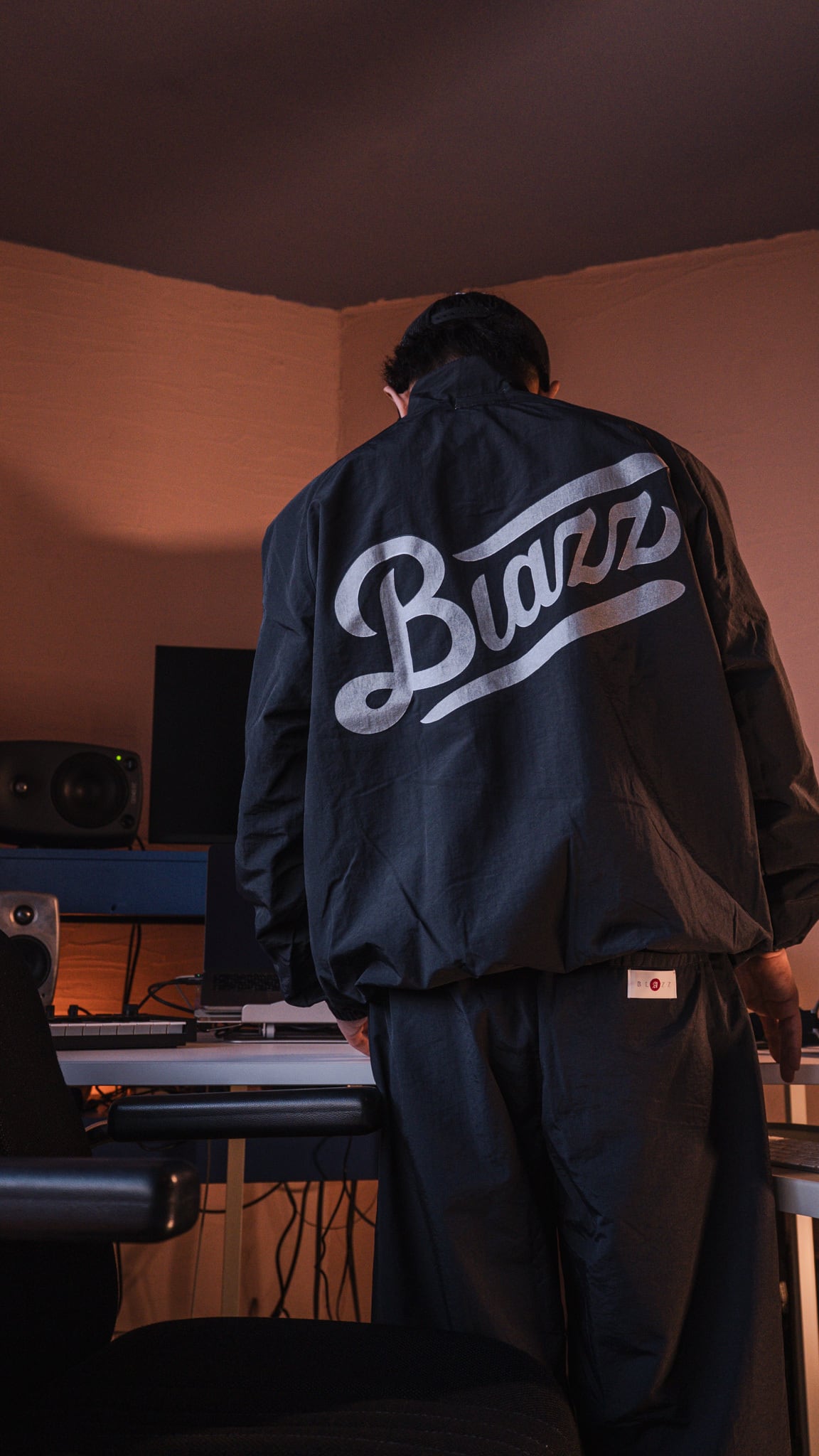 Logo Reflector Nylon Training Jacket [BLACK] | blazz works