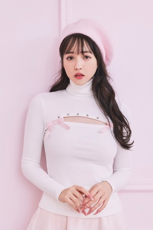 スタッズリボンニットトップス/white×baby pink