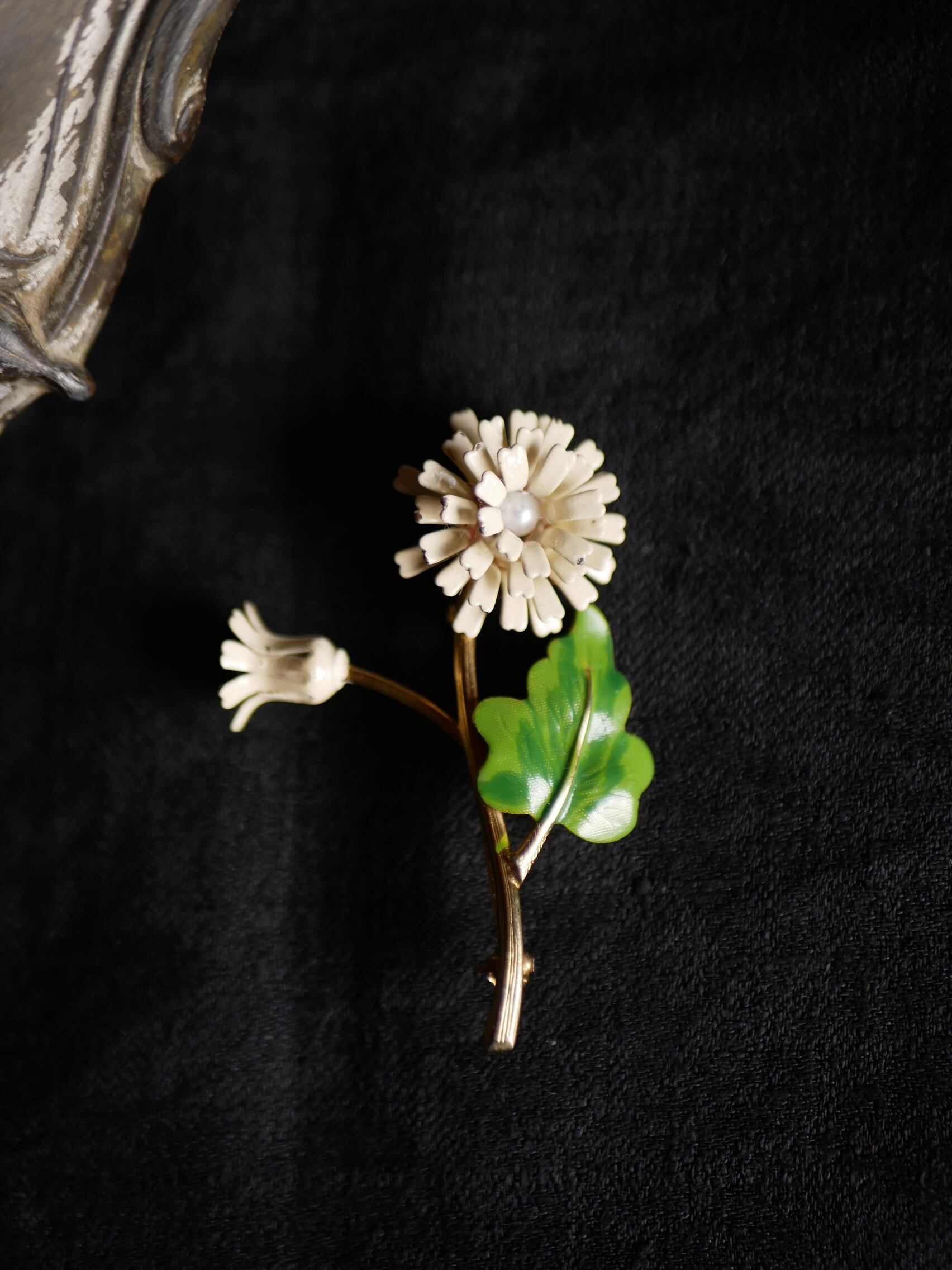白い花 ヴィンテージブローチ ブロカントのある暮らし
