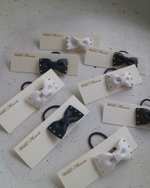 "mini" leather ribbon studs