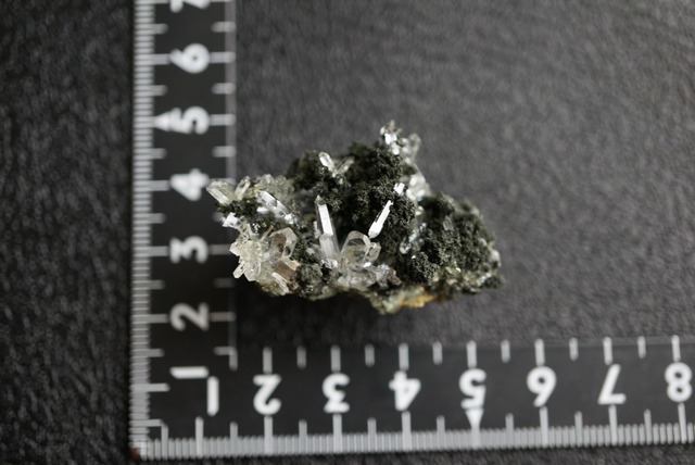 ブルガリア産クォーツ(日本式双晶)/クローライト Japan Law Twinned Quartz / Chlorite 1704