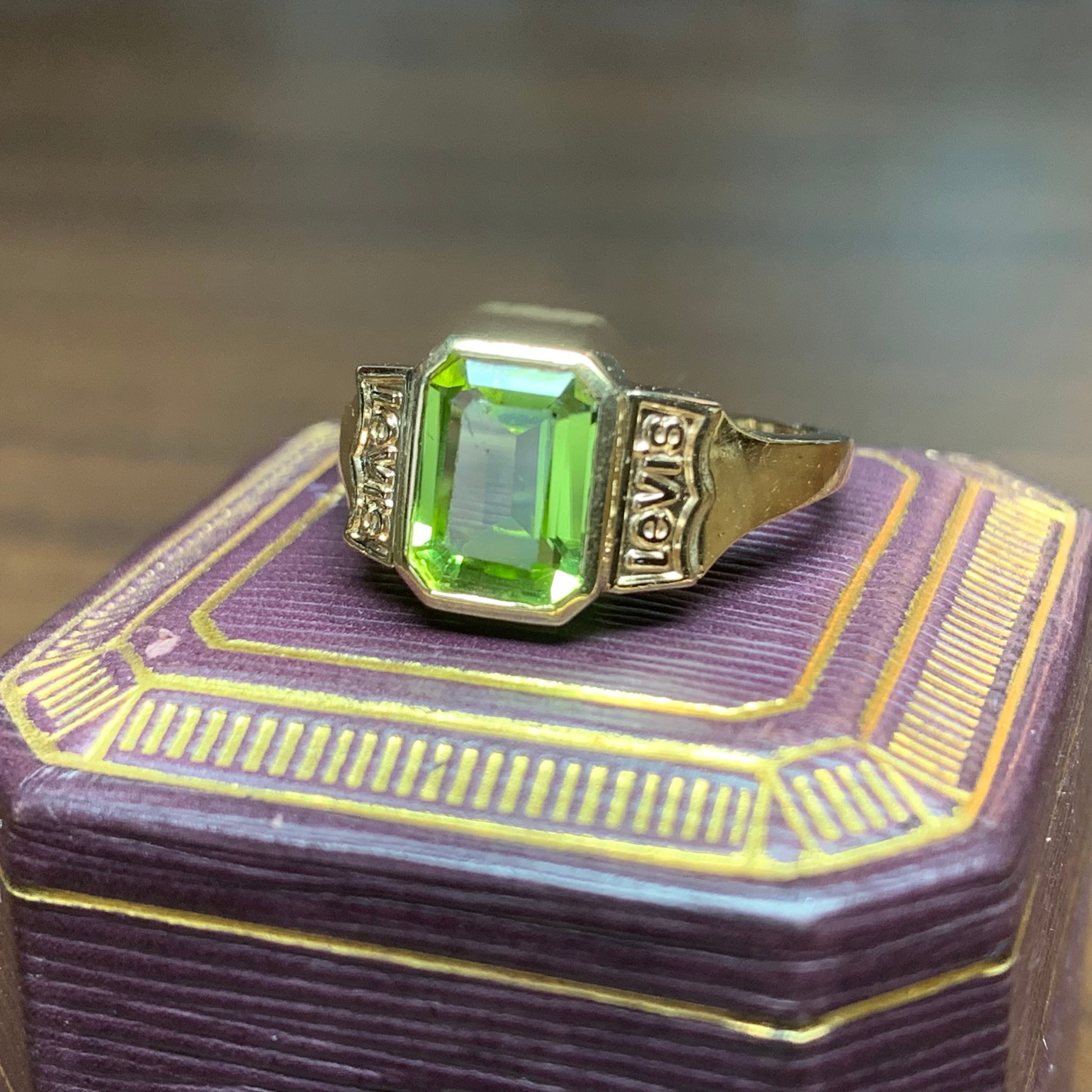 VINTAGE TIFFANY & CO. × Levi's Peridot 14K Gold Award Ring