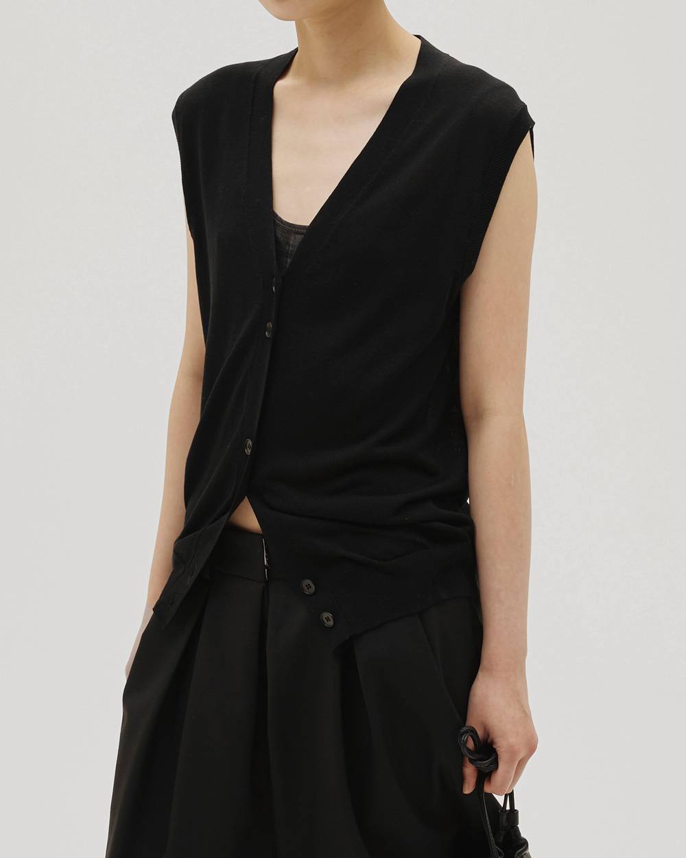 TODAYFUL】Tencelsilk Knit Vest （Black） | GooROUGH