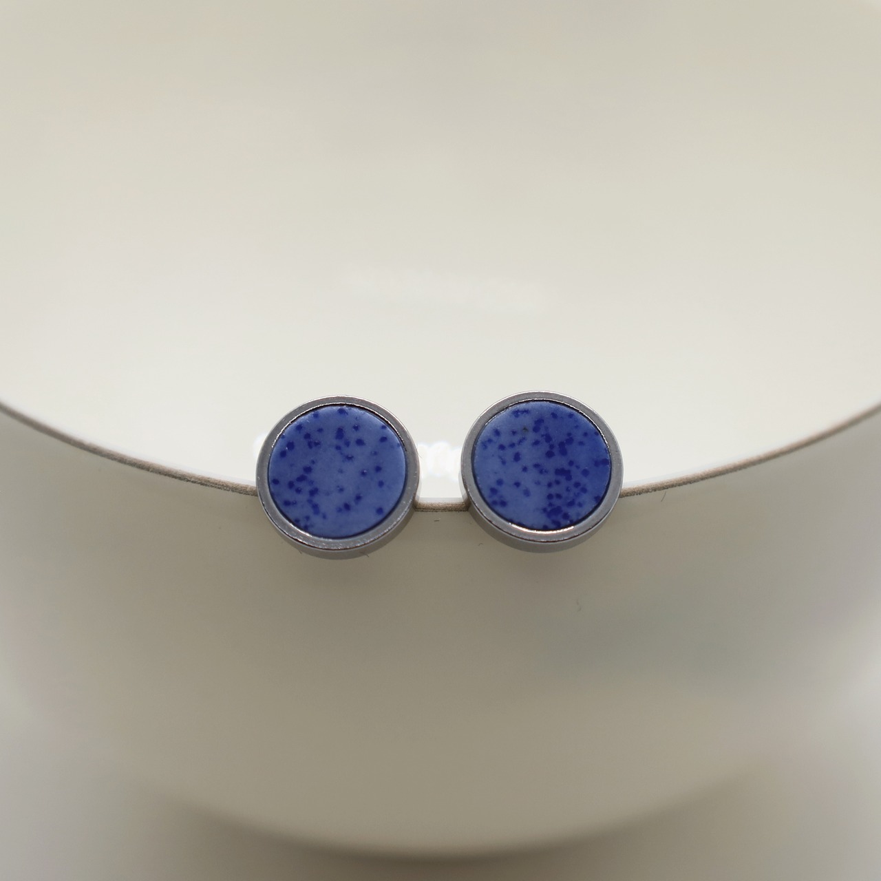 Stud earrings16