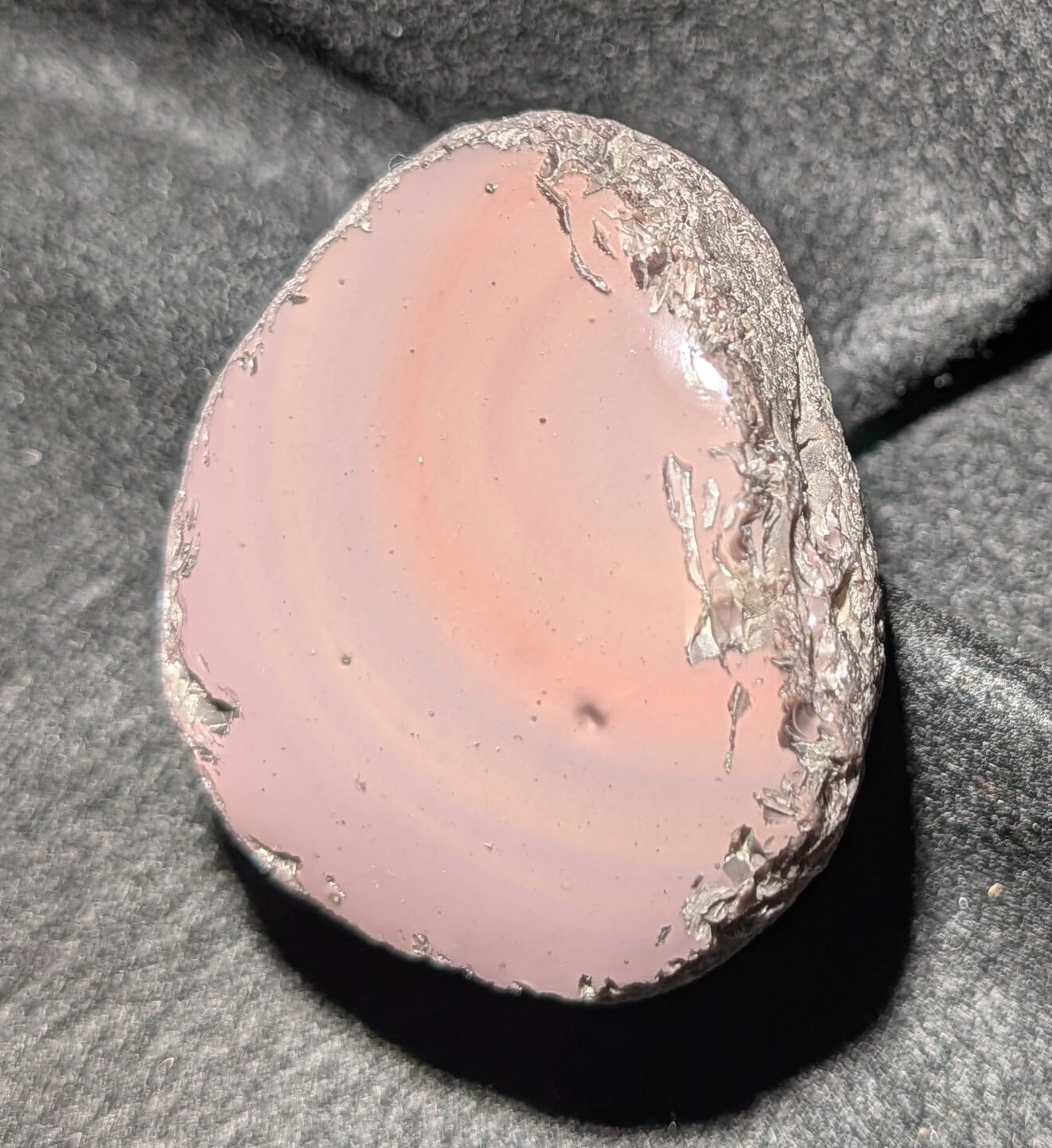 ピンクに煌めく黒曜石 | 玲瓏石工房 - Reiro Stone Studio