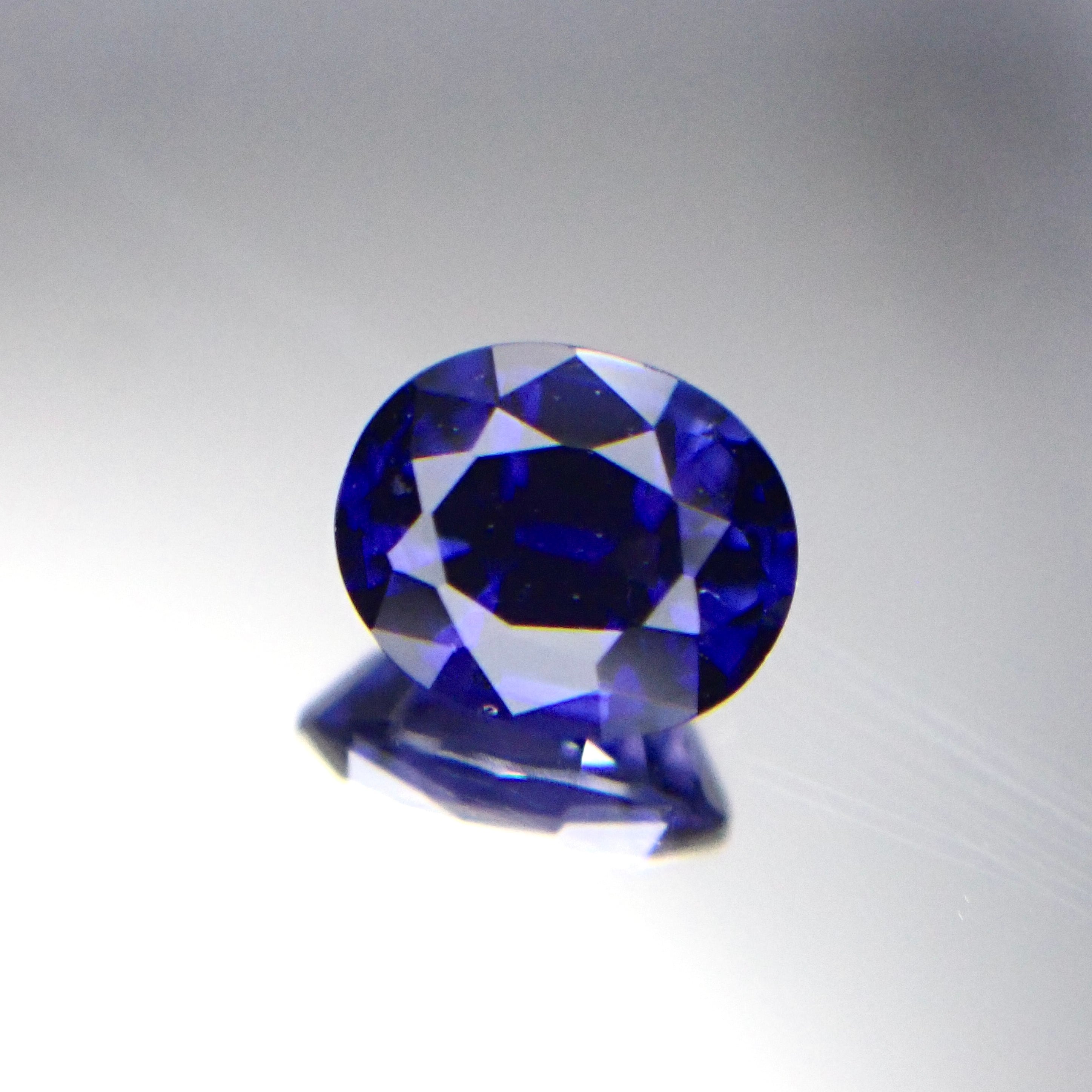 夜空を閉じ込めた青の奇跡 0.35ct 天然ロイヤルブルーサファイア