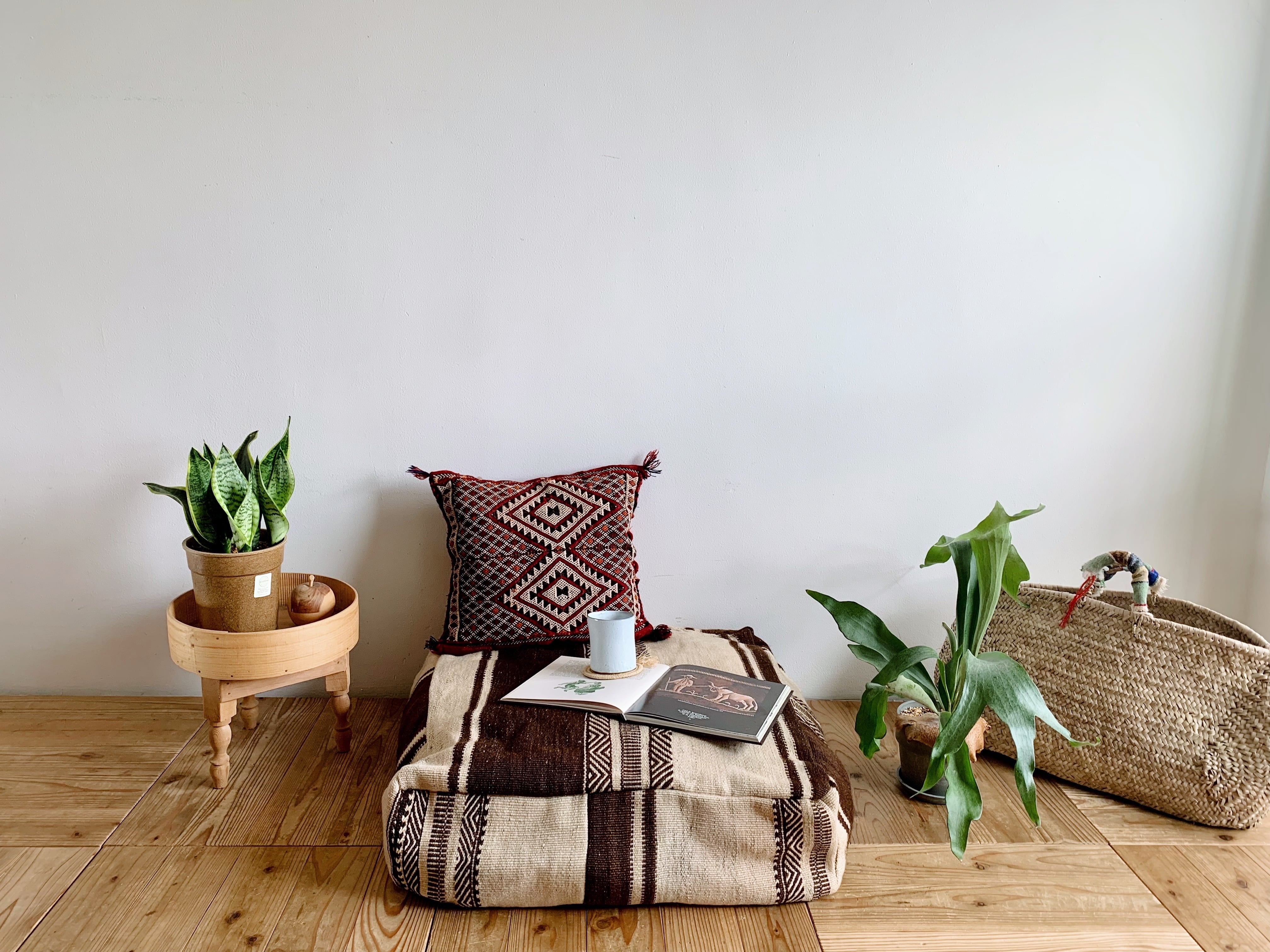 モロッコのオールドザナフィをリメイクしたプフ | モロッコの暮らしと