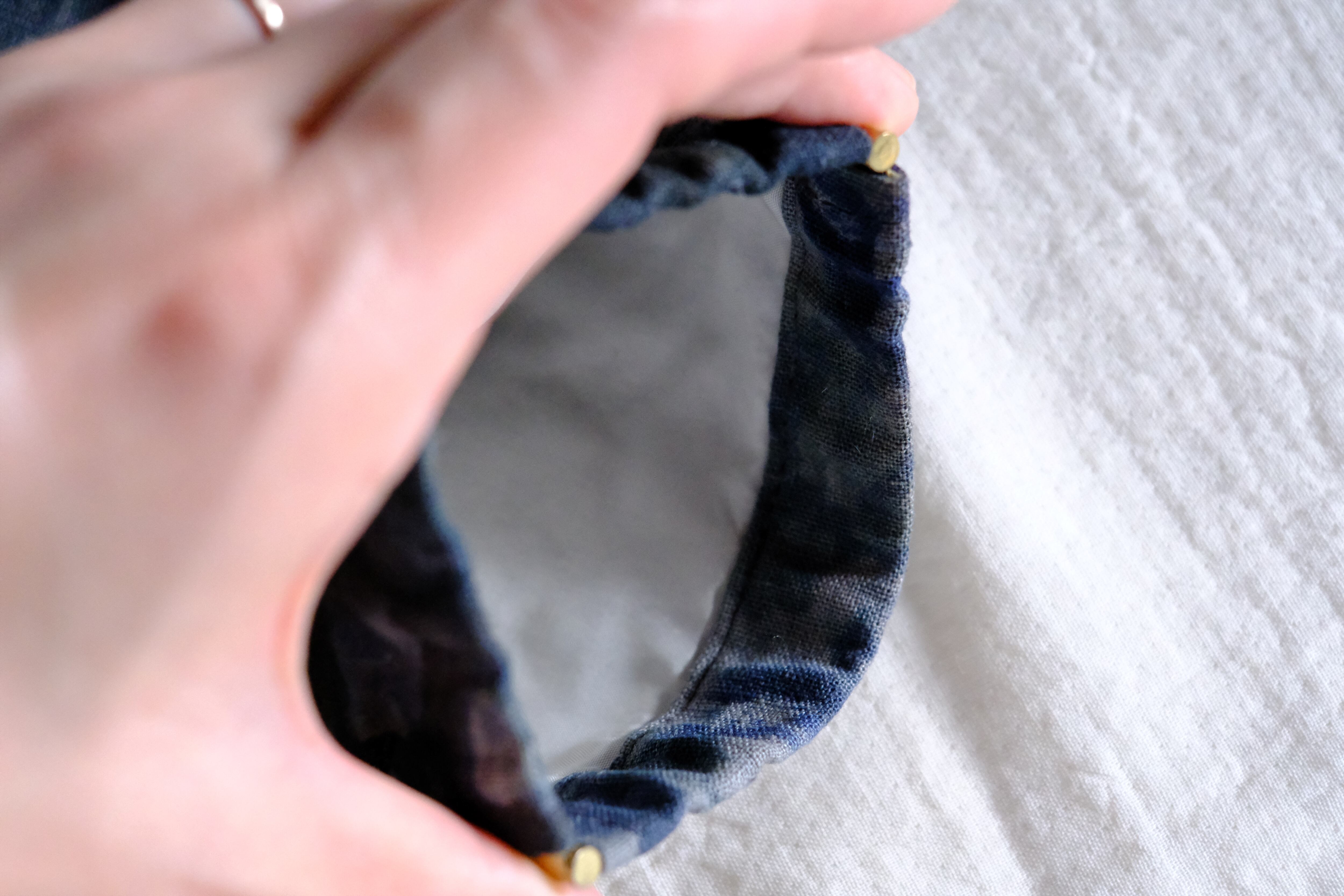 バネ口ポーチ　o-0480