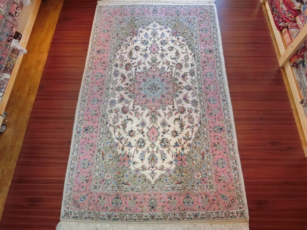 手織りペルシャ絨毯　新品　ヘリス産　ネット価格　175cm × 138cm 手織りペルシャ絨毯 新品 ヘリス産 ネット価格 197cm × 140cm ペルシャ