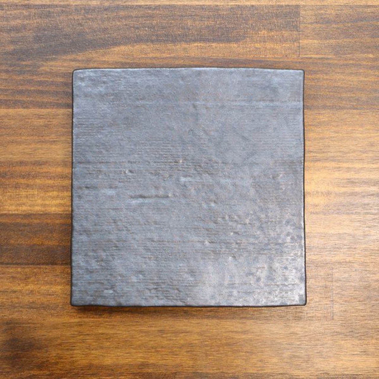 有田焼　黒土銀彩線彫正角皿 21-077