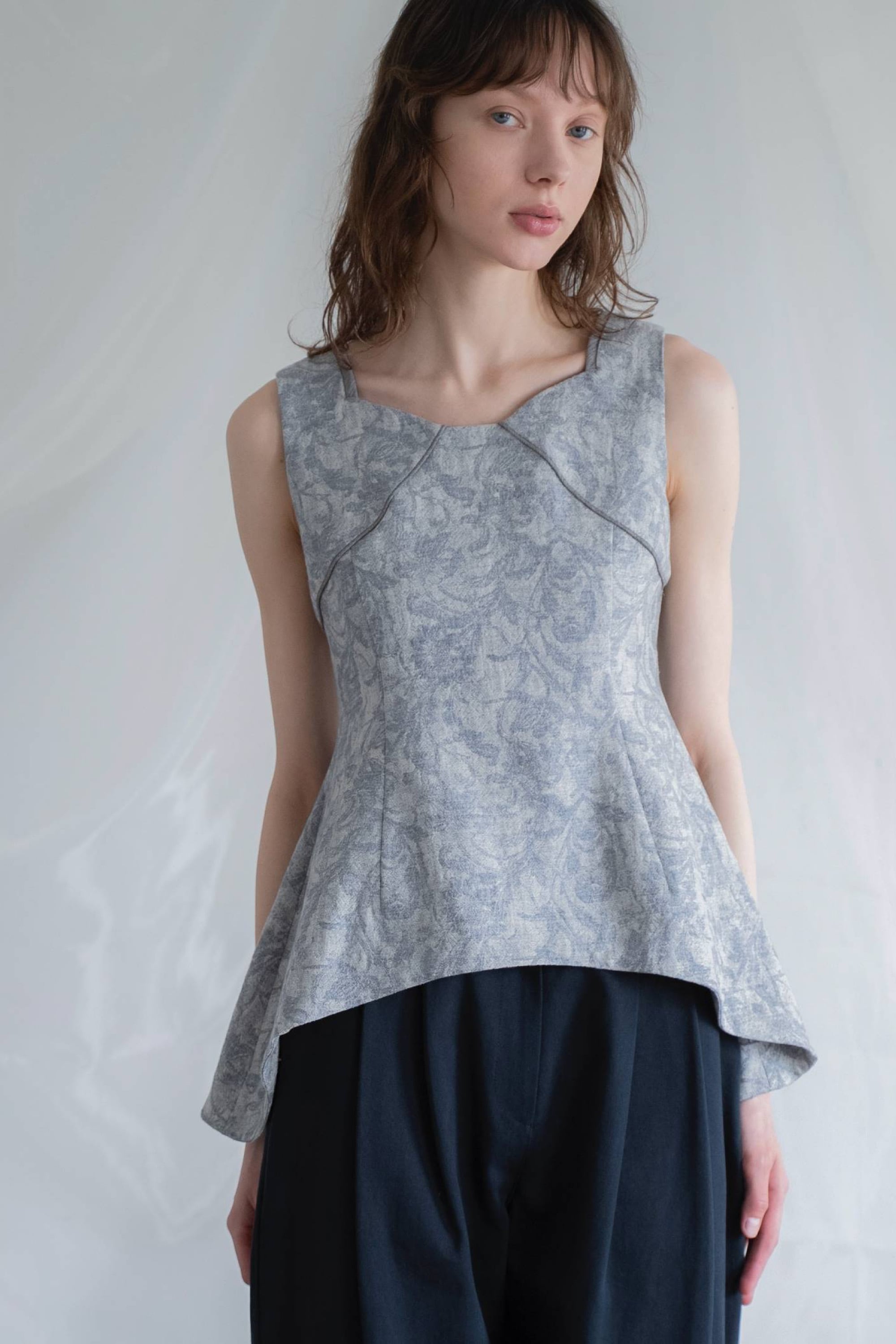 WILLFULLY architectural jacquard piping sleeveless tops アーカテクチャラルジャガードパイピングスリーブレストップス Gray