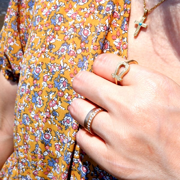 デザインリング　指輪　ファッション　ホースシュー　男女兼用　シルバー　ゴールド