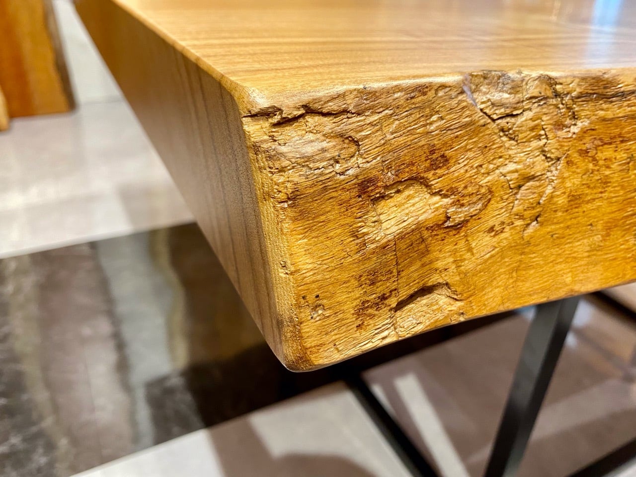 OUTLET・玉杢】タモ_915×700-740×60_新宿店_テーブル天板/一枚板 1136