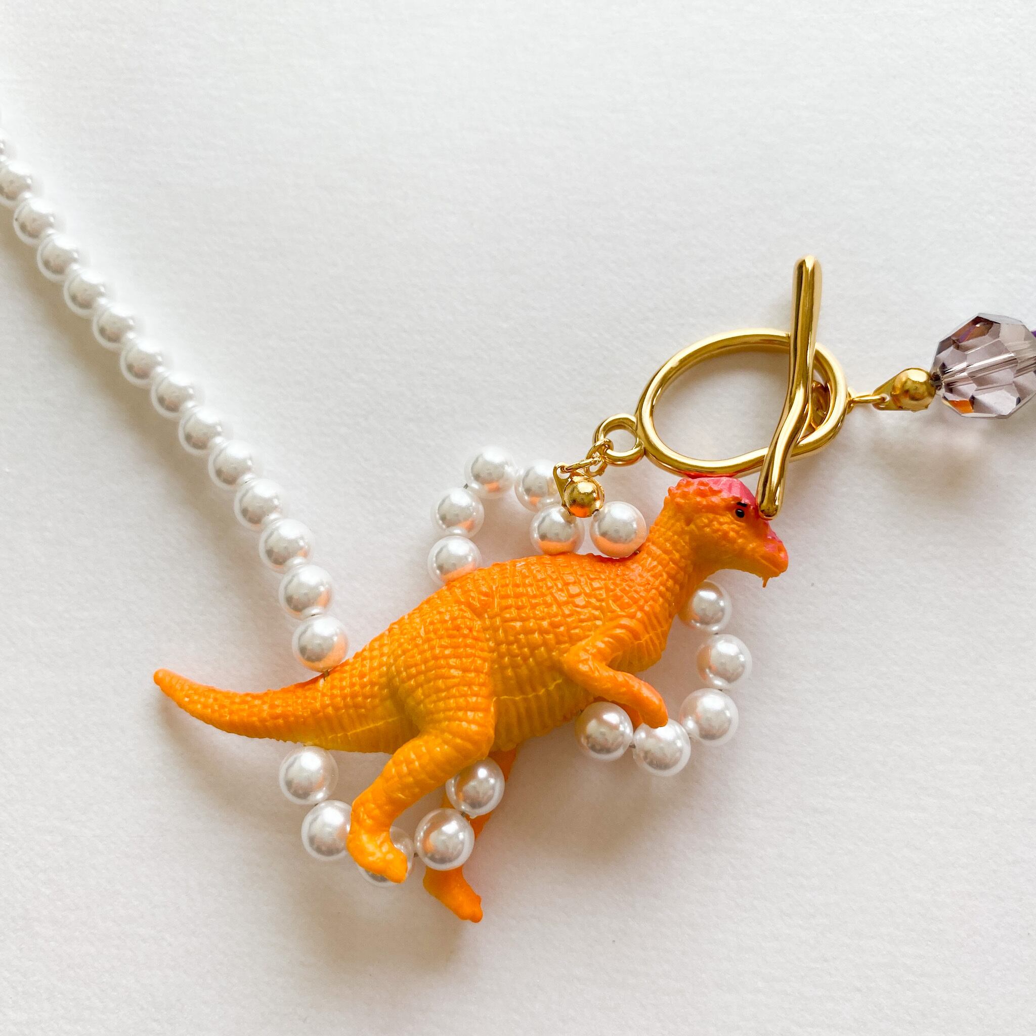 恐竜のくねくねネックレス