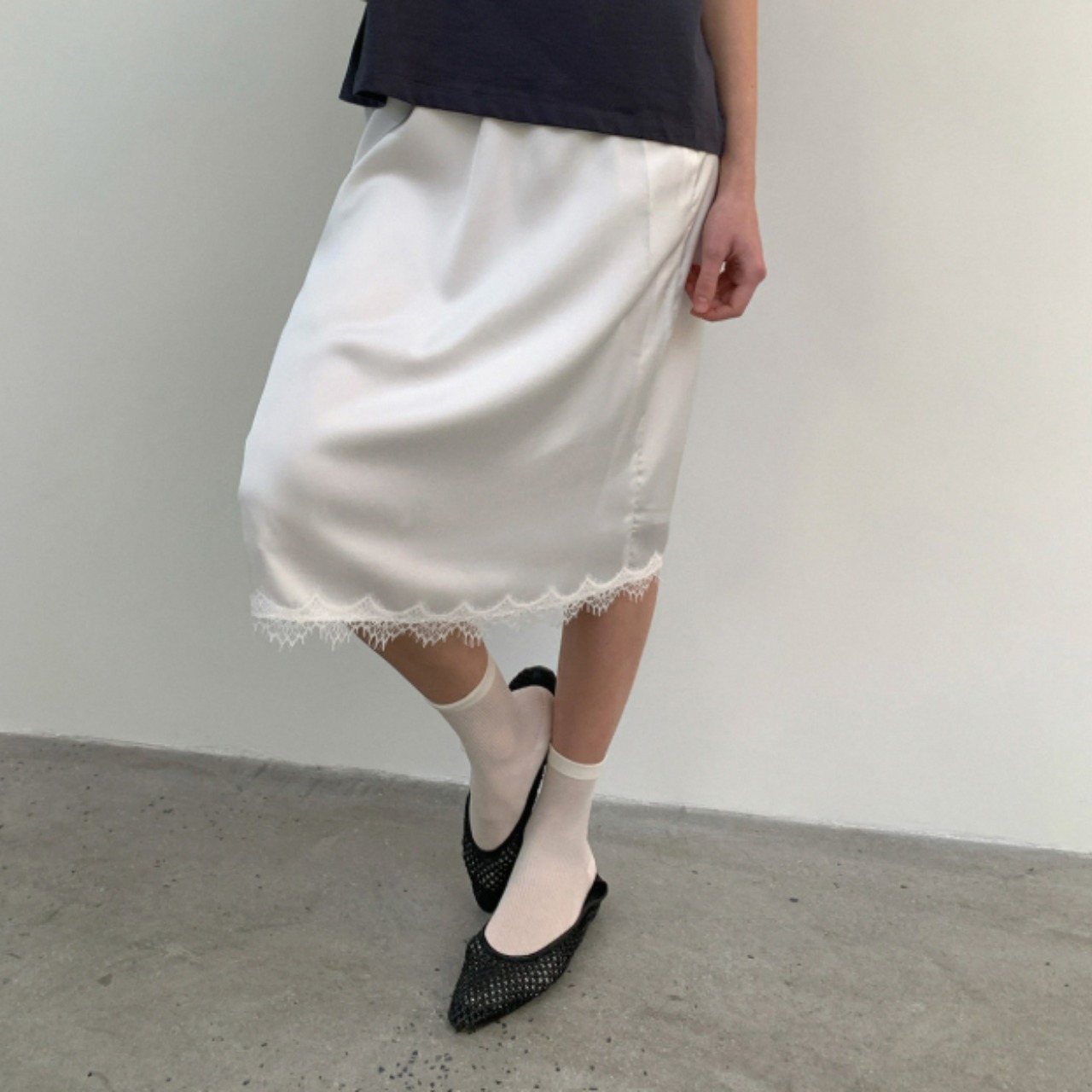 Dentelle Lace Trim Satin Skirt F0588