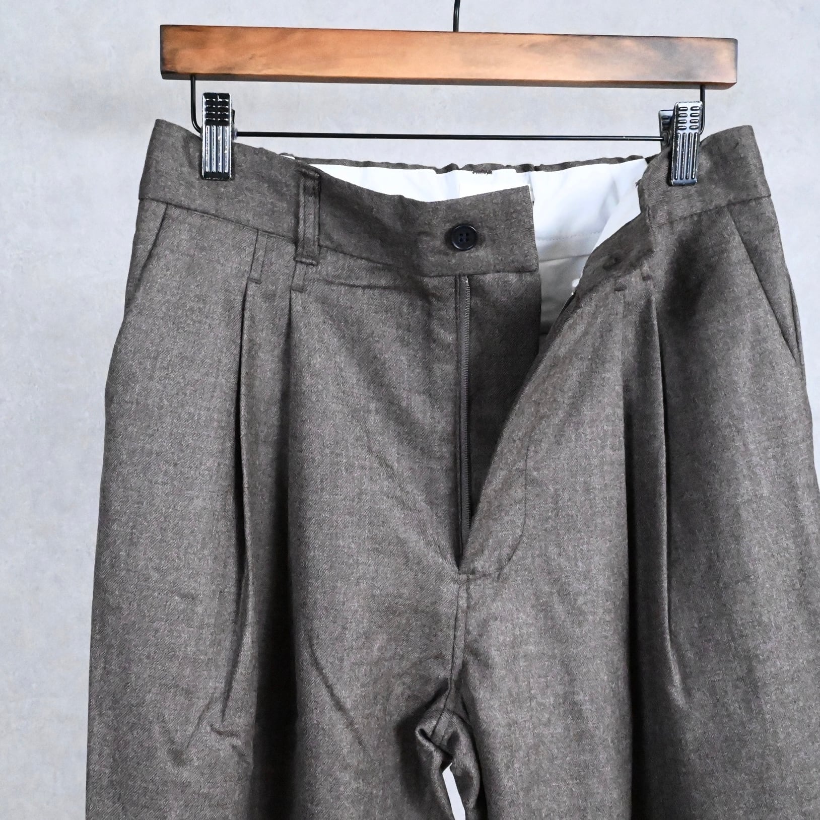 25AW》【STILL BY HAND】WOOL SAXONY WIDE EASY SLACKS スティルバイ